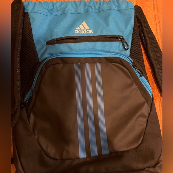 Adidas pull string backpack, excellent condition - Picture 3 of 9